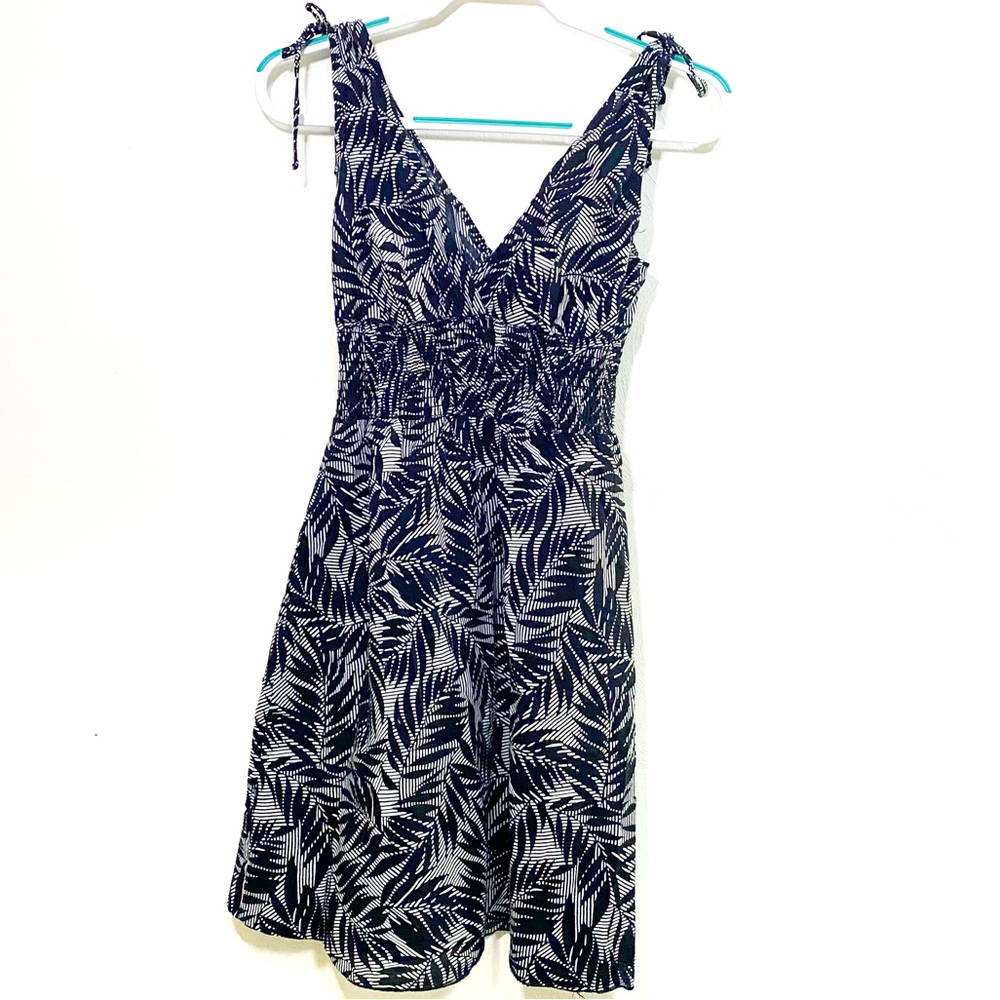 🛍️Speechless smocked waist v-neck dress🌸